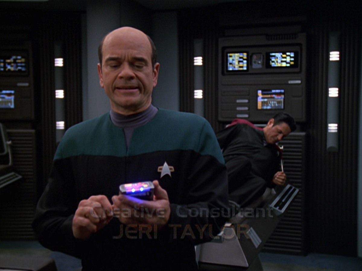 extant_StarTrek_VOY_7x11-Shattered_0488.jpg