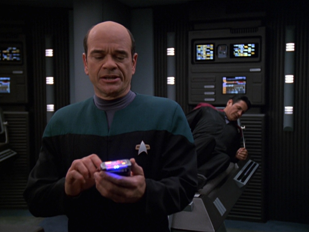 extant_StarTrek_VOY_7x11-Shattered_0489.jpg