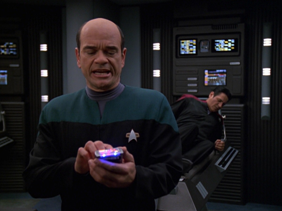 extant_StarTrek_VOY_7x11-Shattered_0490.jpg