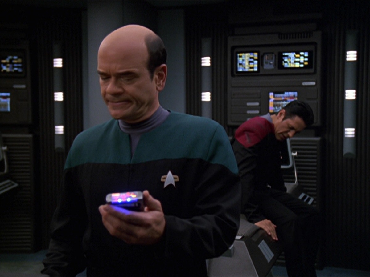 extant_StarTrek_VOY_7x11-Shattered_0494.jpg