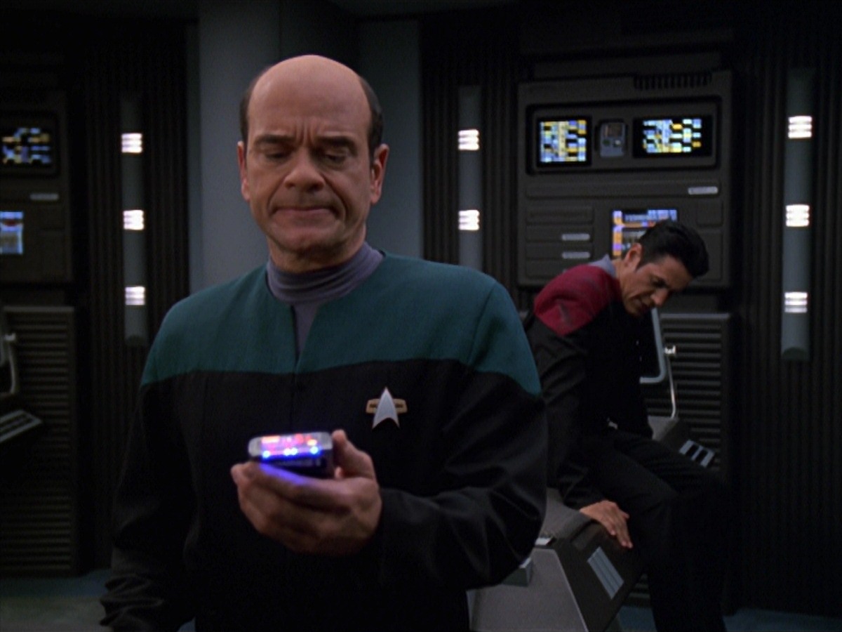 extant_StarTrek_VOY_7x11-Shattered_0495.jpg