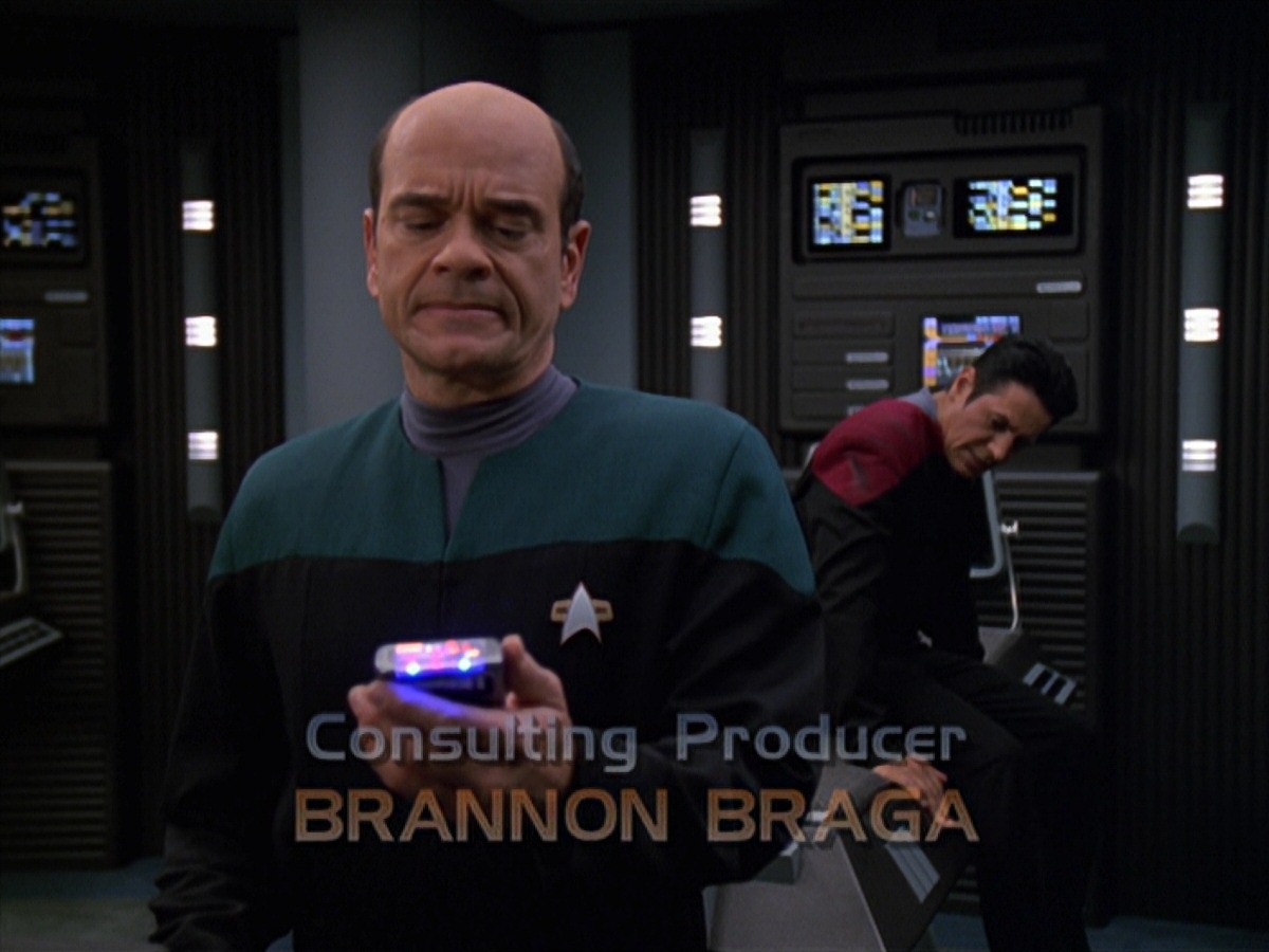 extant_StarTrek_VOY_7x11-Shattered_0496.jpg
