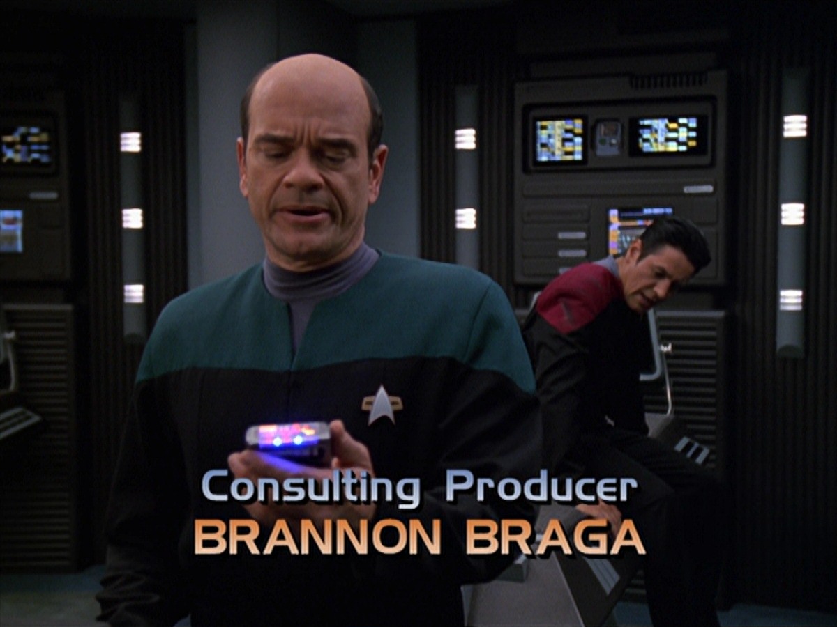 extant_StarTrek_VOY_7x11-Shattered_0497.jpg