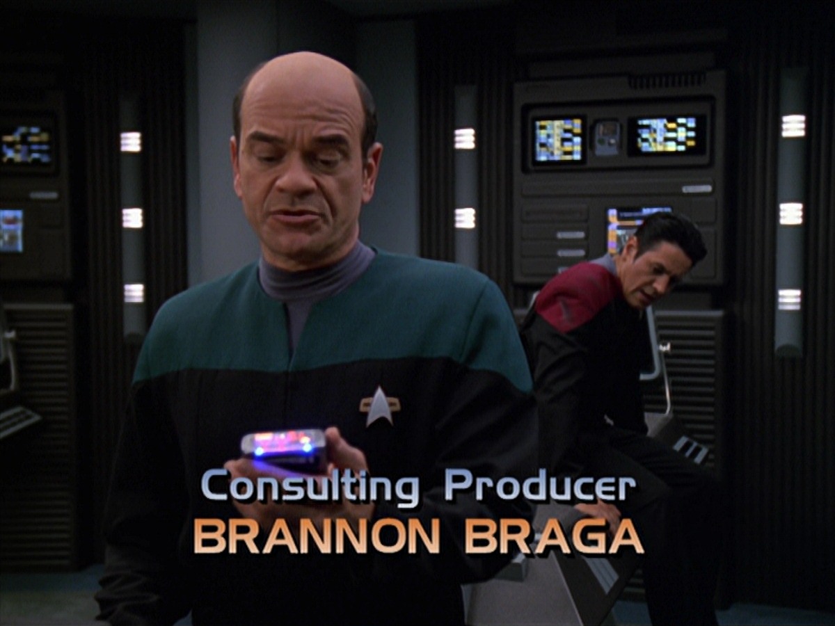 extant_StarTrek_VOY_7x11-Shattered_0498.jpg