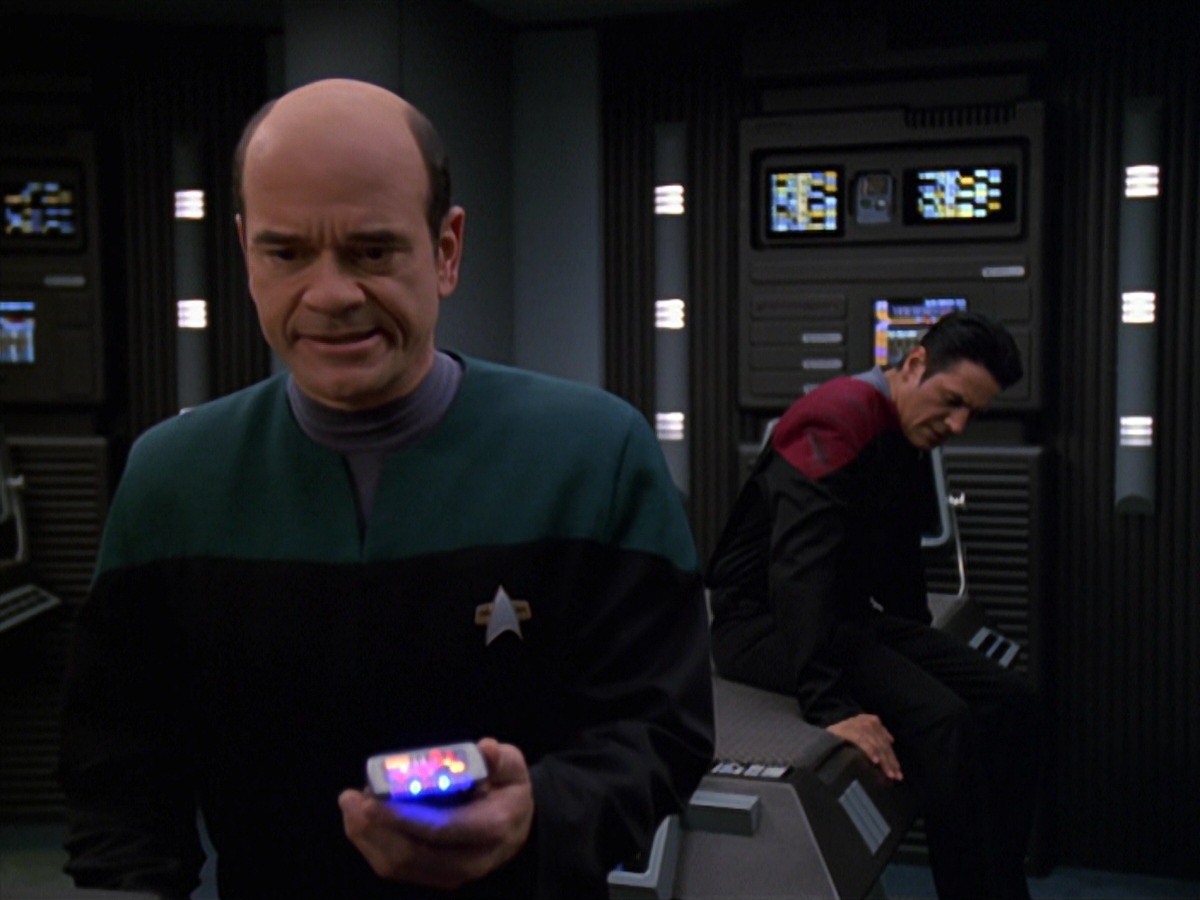 extant_StarTrek_VOY_7x11-Shattered_0500.jpg