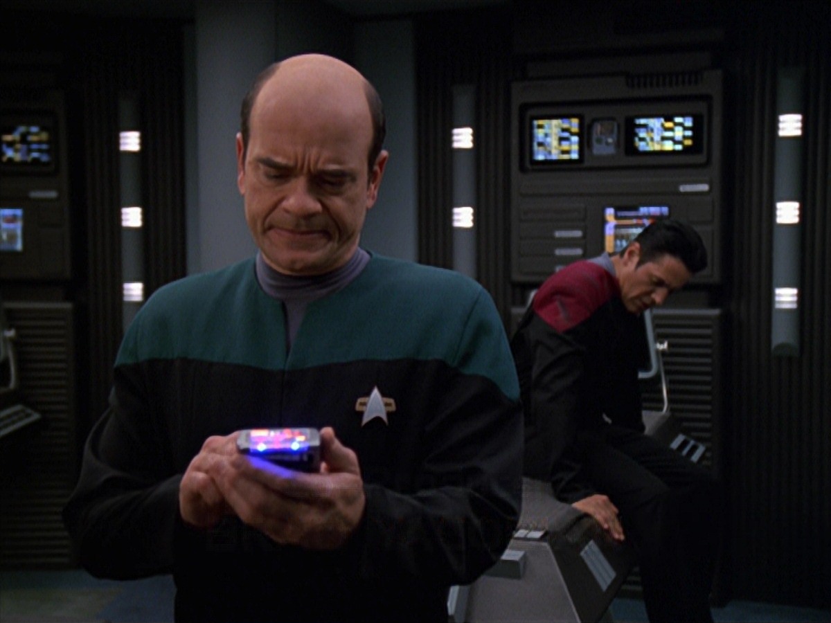 extant_StarTrek_VOY_7x11-Shattered_0505.jpg