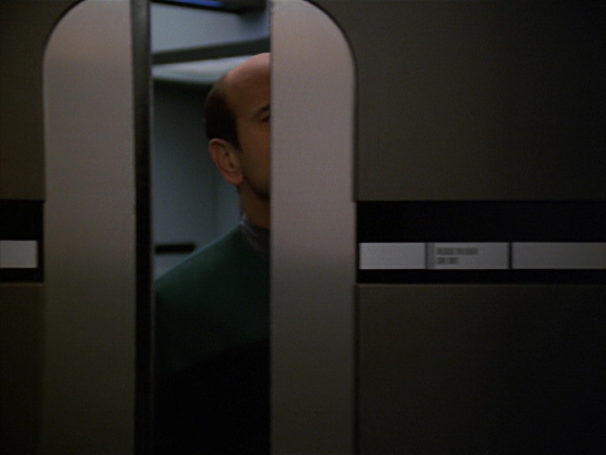 extant_StarTrek_VOY_7x11-Shattered_0546.jpg