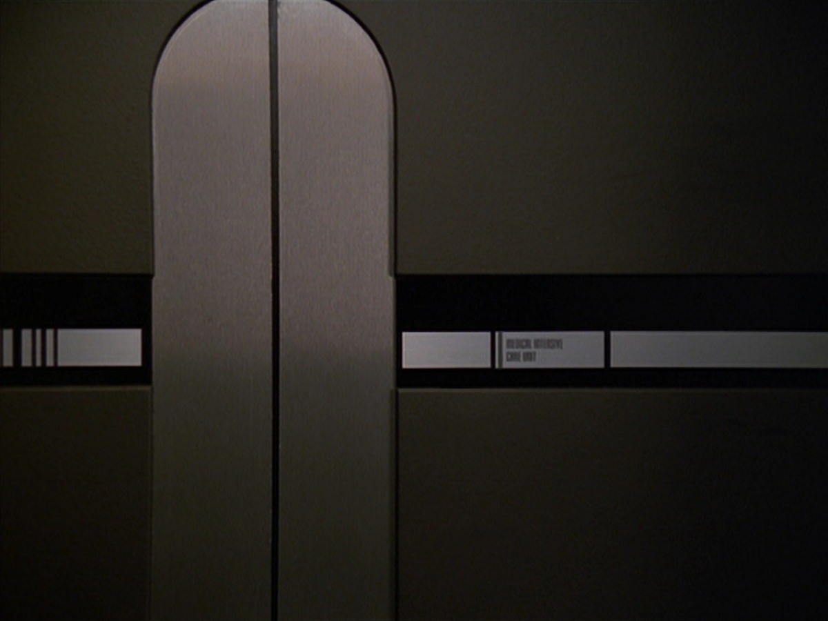extant_StarTrek_VOY_7x11-Shattered_0547.jpg