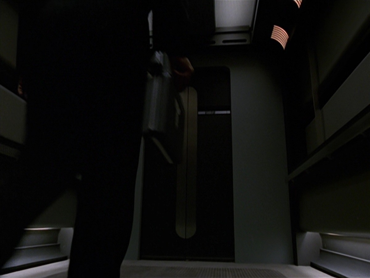 extant_StarTrek_VOY_7x11-Shattered_0548.jpg