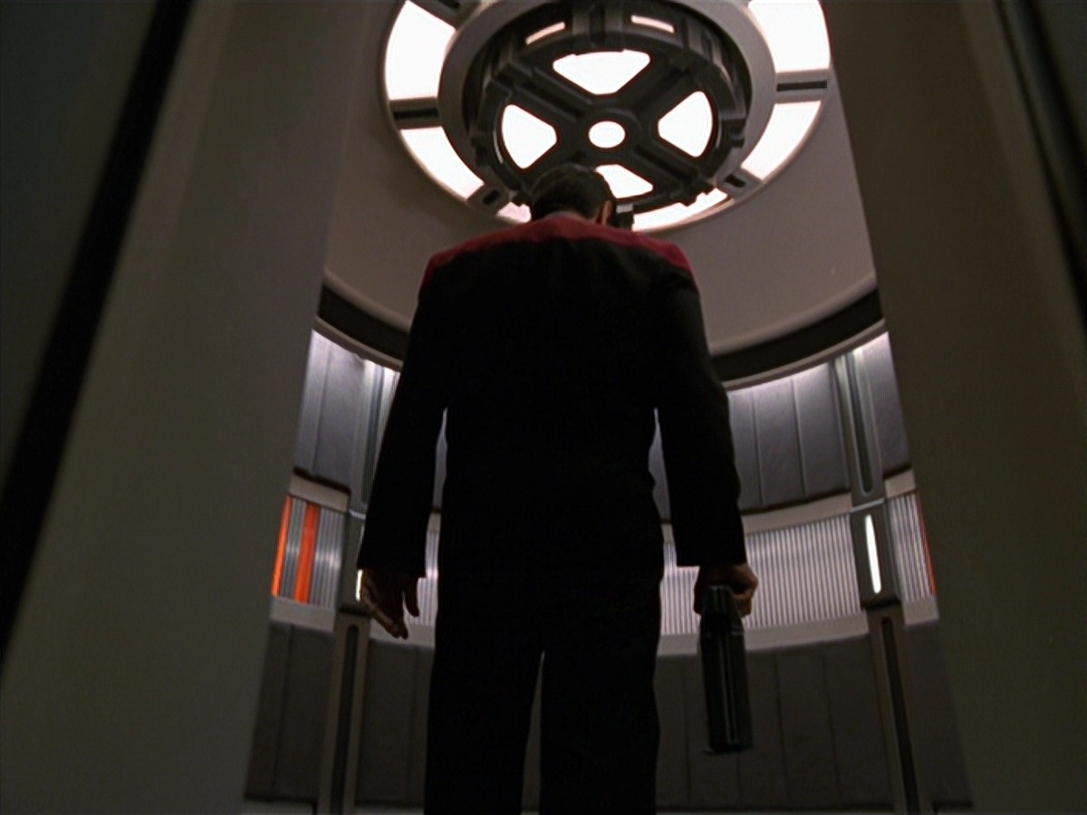 extant_StarTrek_VOY_7x11-Shattered_0552.jpg