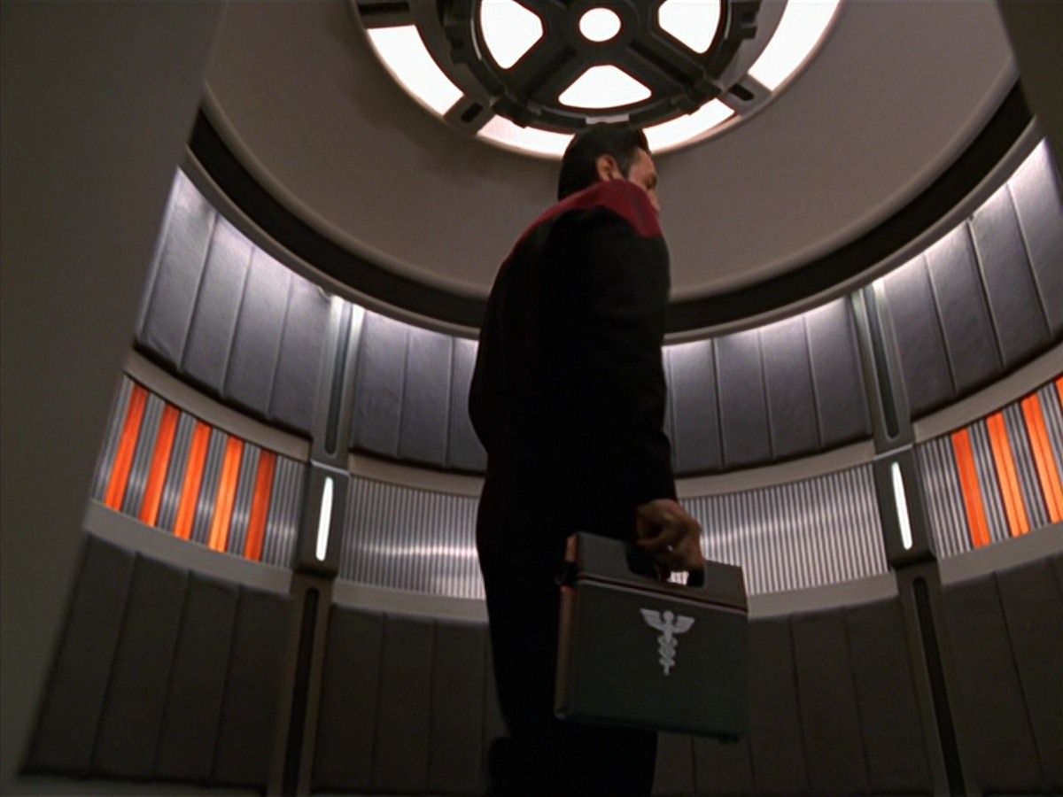 extant_StarTrek_VOY_7x11-Shattered_0553.jpg