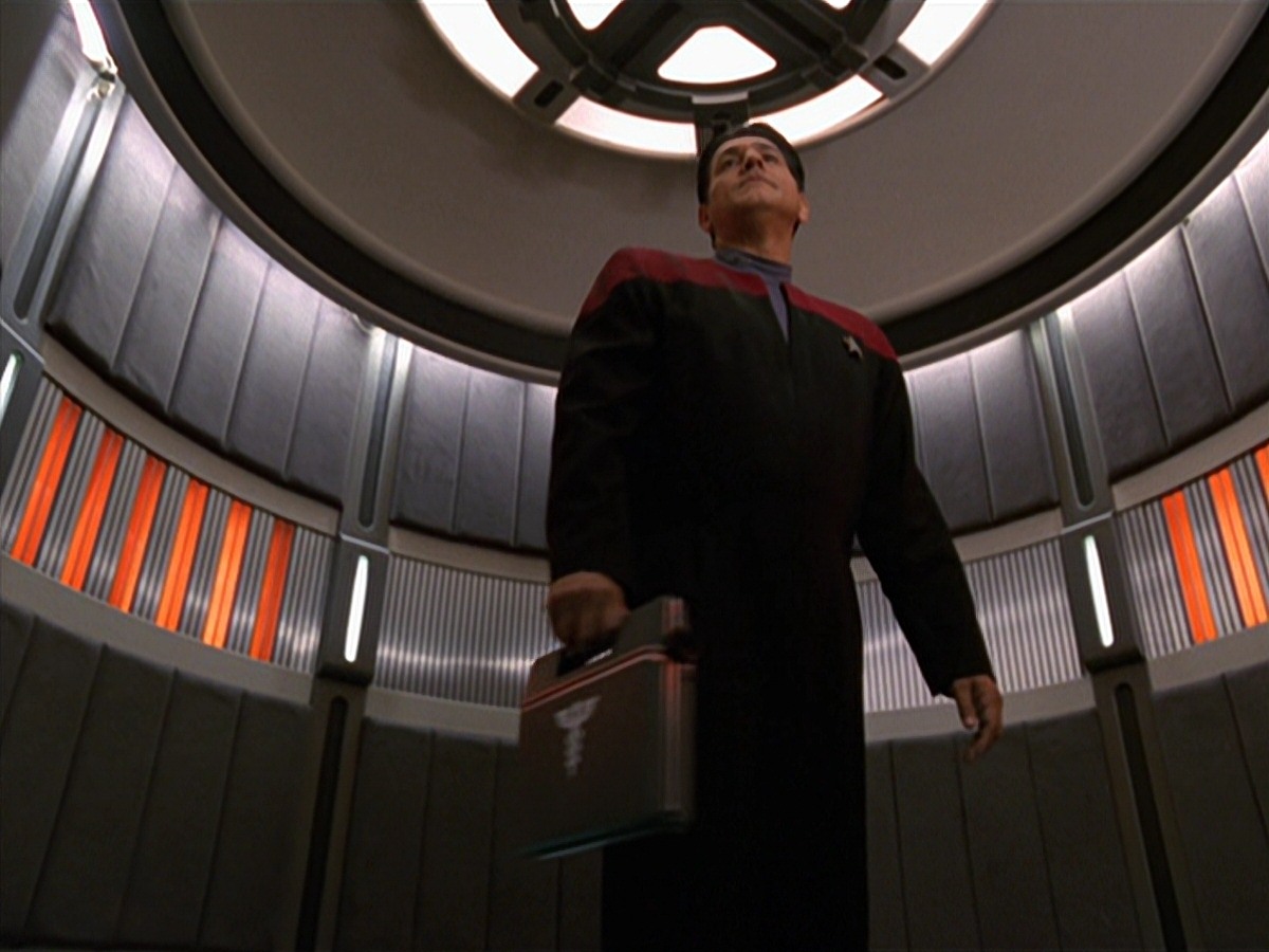 extant_StarTrek_VOY_7x11-Shattered_0554.jpg