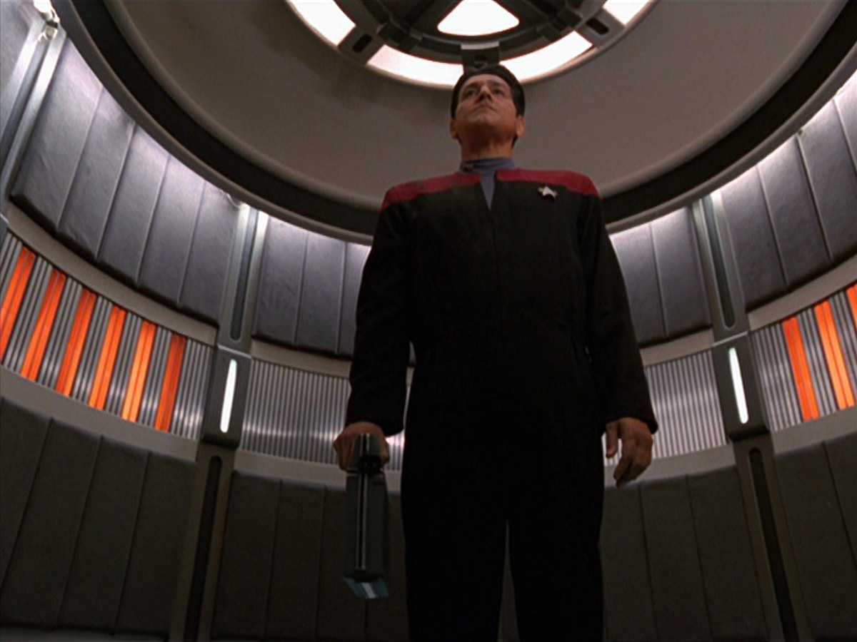 extant_StarTrek_VOY_7x11-Shattered_0559.jpg