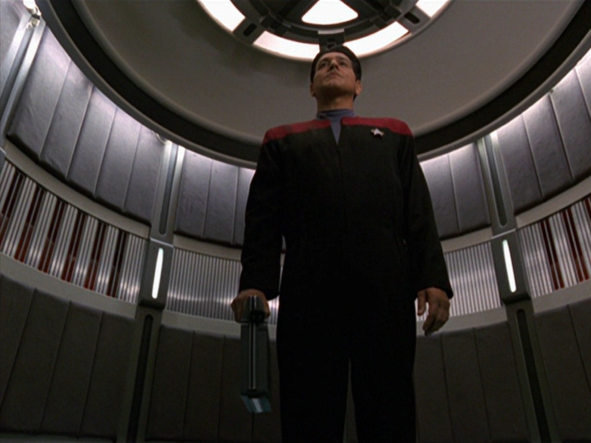 extant_StarTrek_VOY_7x11-Shattered_0560.jpg