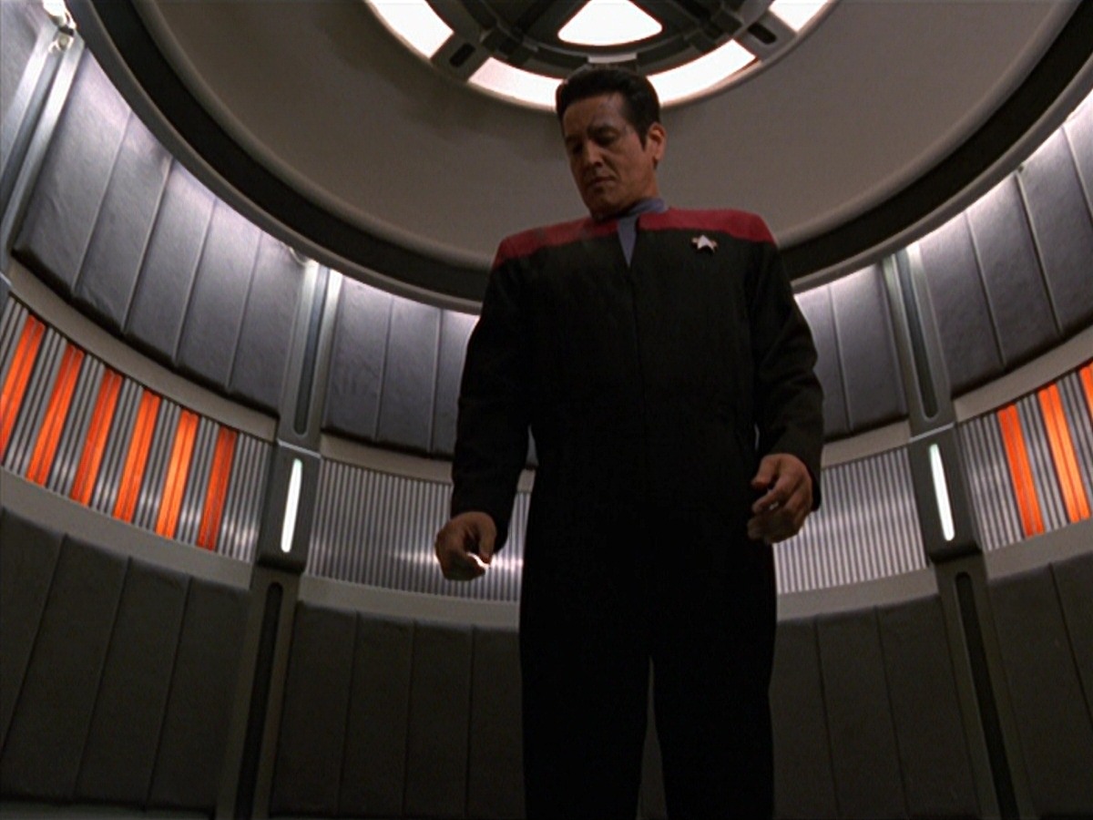 extant_StarTrek_VOY_7x11-Shattered_0564.jpg