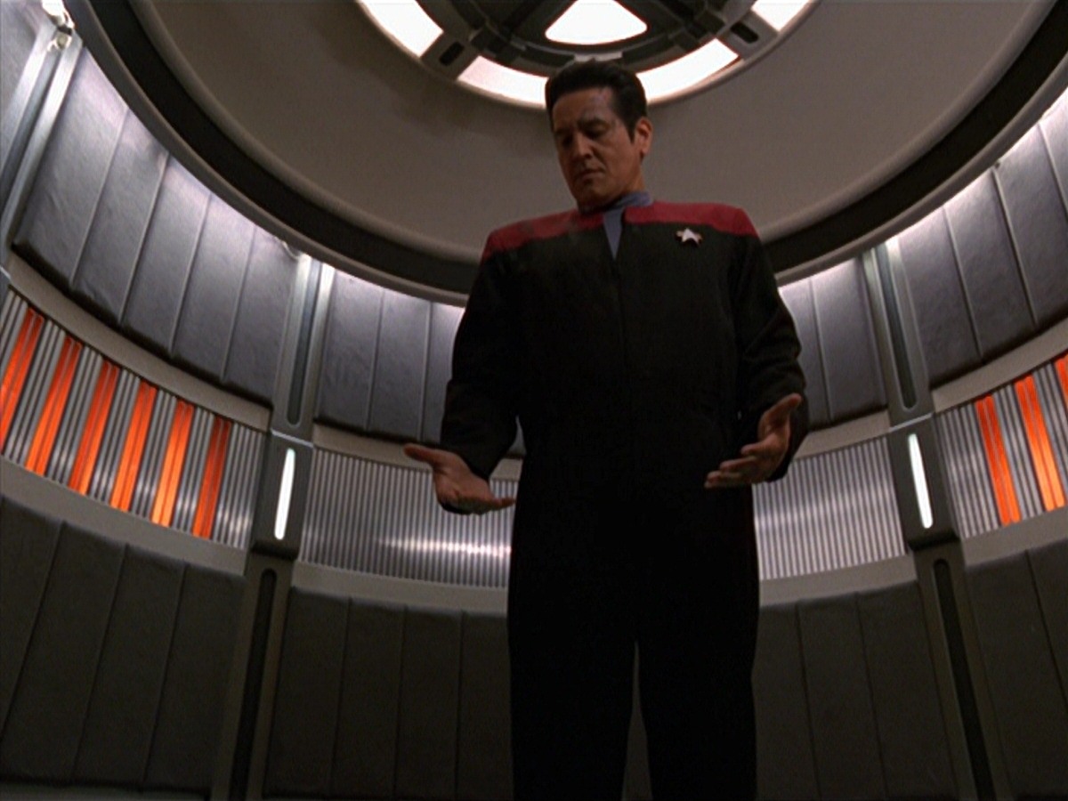 extant_StarTrek_VOY_7x11-Shattered_0565.jpg