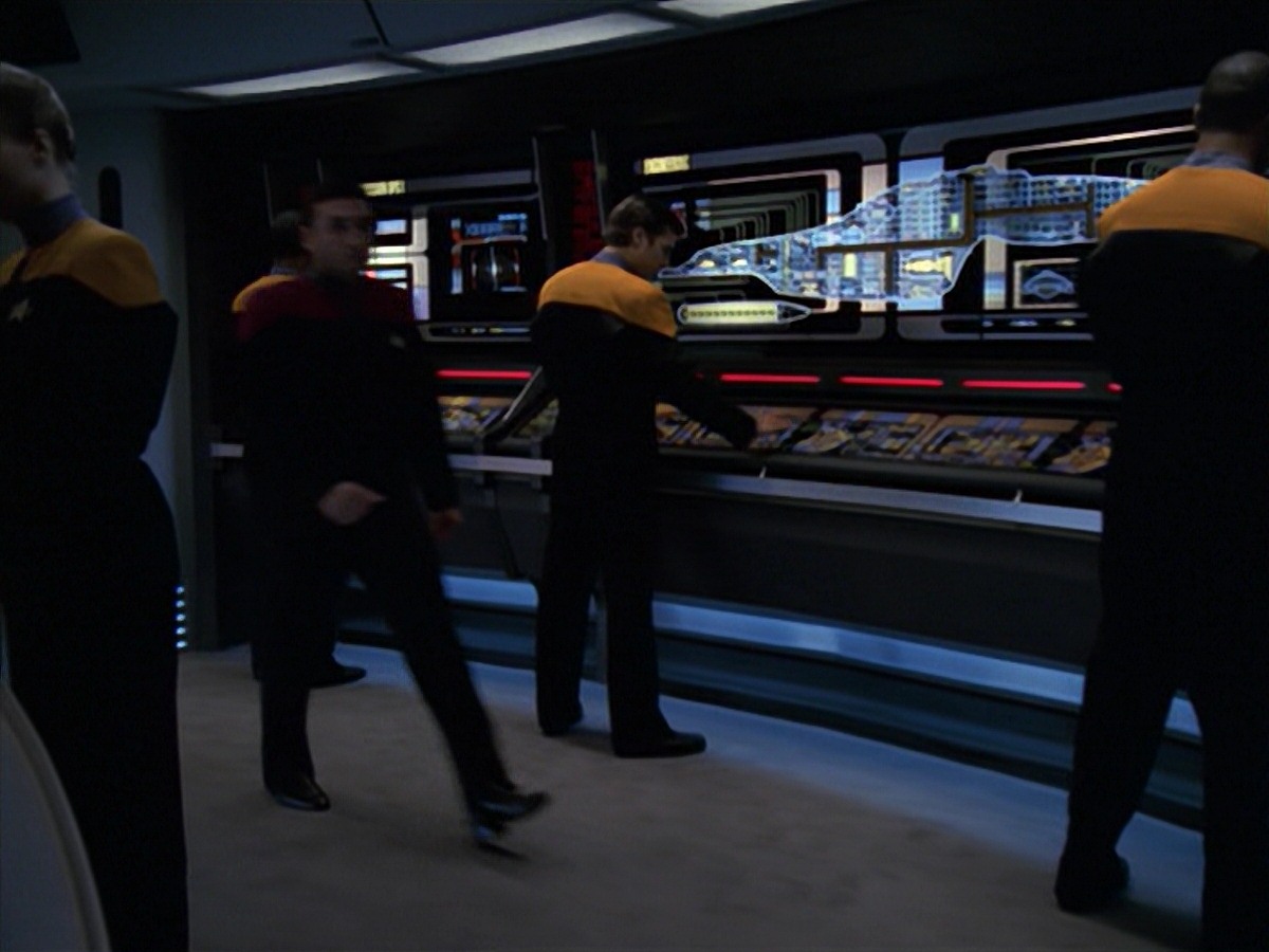 extant_StarTrek_VOY_7x11-Shattered_0570.jpg