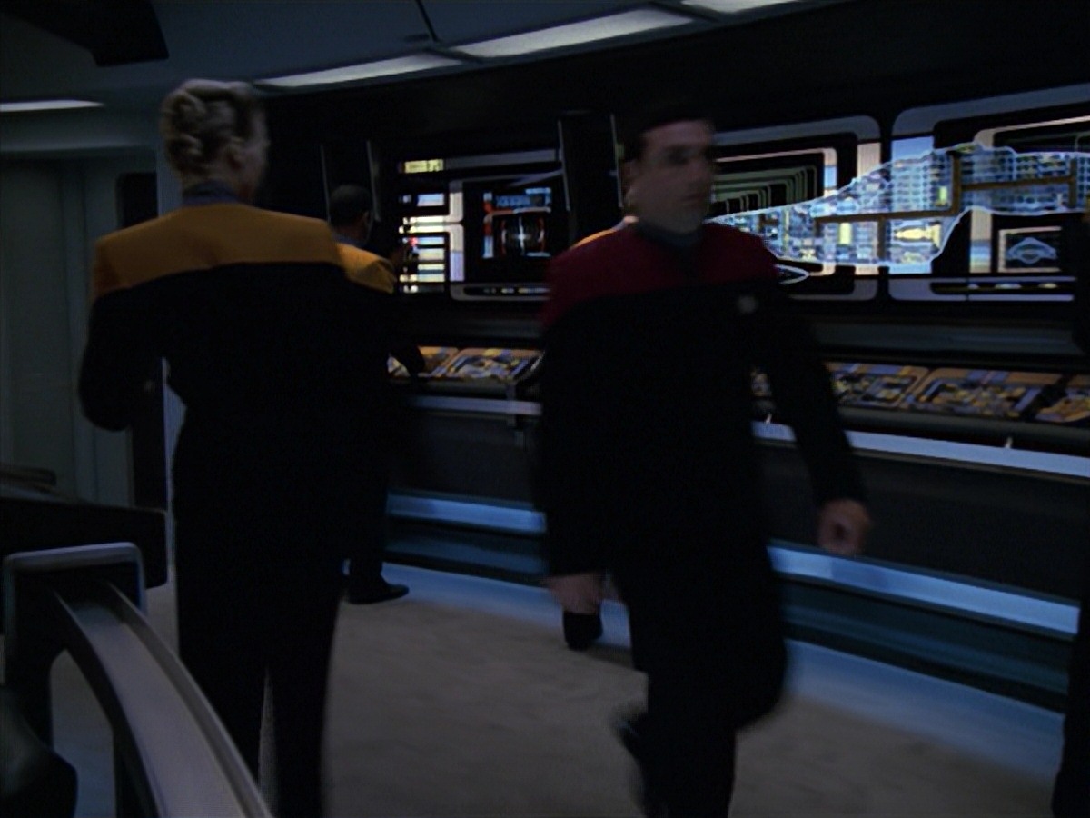 extant_StarTrek_VOY_7x11-Shattered_0571.jpg