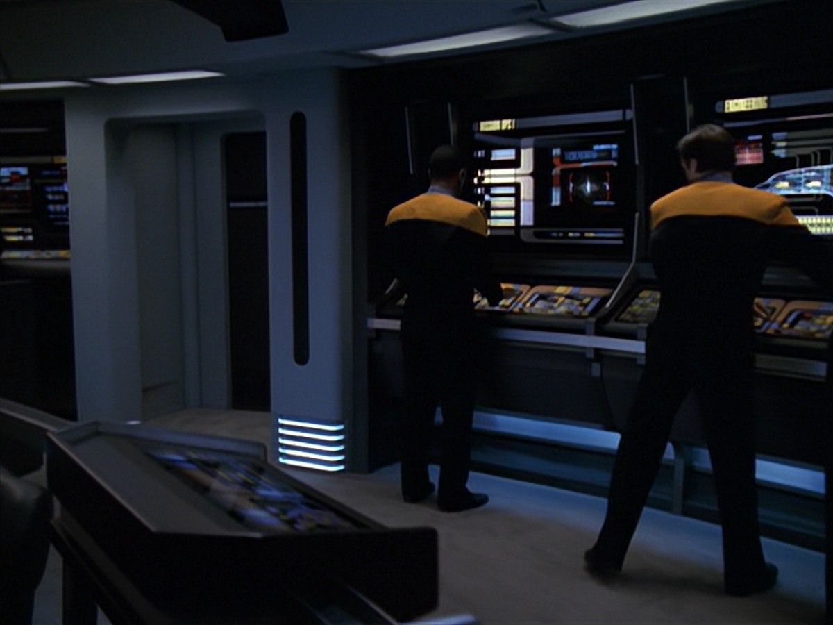 extant_StarTrek_VOY_7x11-Shattered_0574.jpg