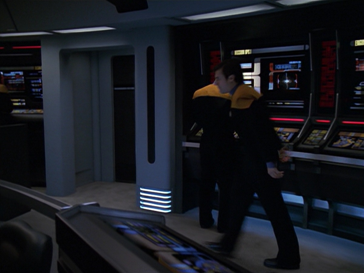 extant_StarTrek_VOY_7x11-Shattered_0575.jpg