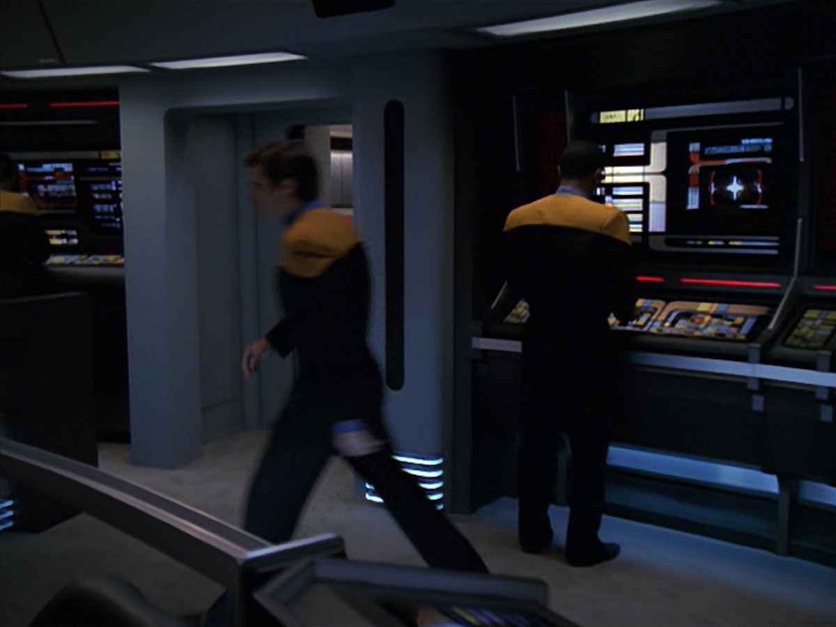 extant_StarTrek_VOY_7x11-Shattered_0576.jpg