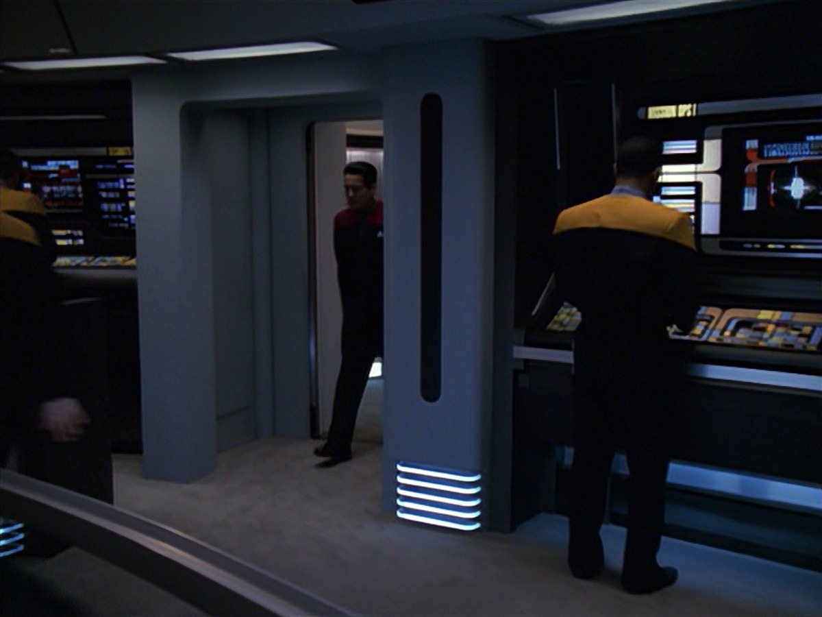 extant_StarTrek_VOY_7x11-Shattered_0577.jpg