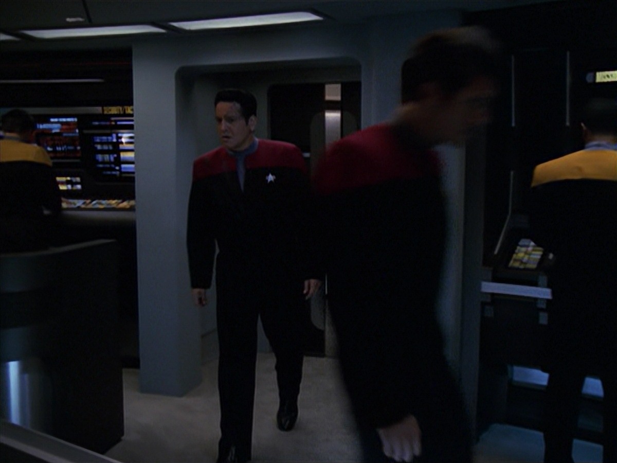 extant_StarTrek_VOY_7x11-Shattered_0579.jpg