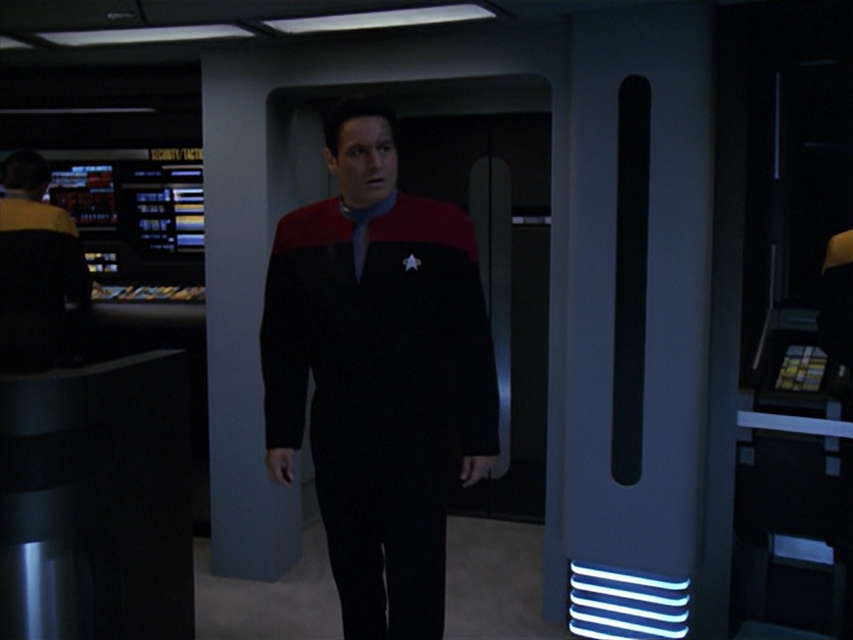 extant_StarTrek_VOY_7x11-Shattered_0580.jpg
