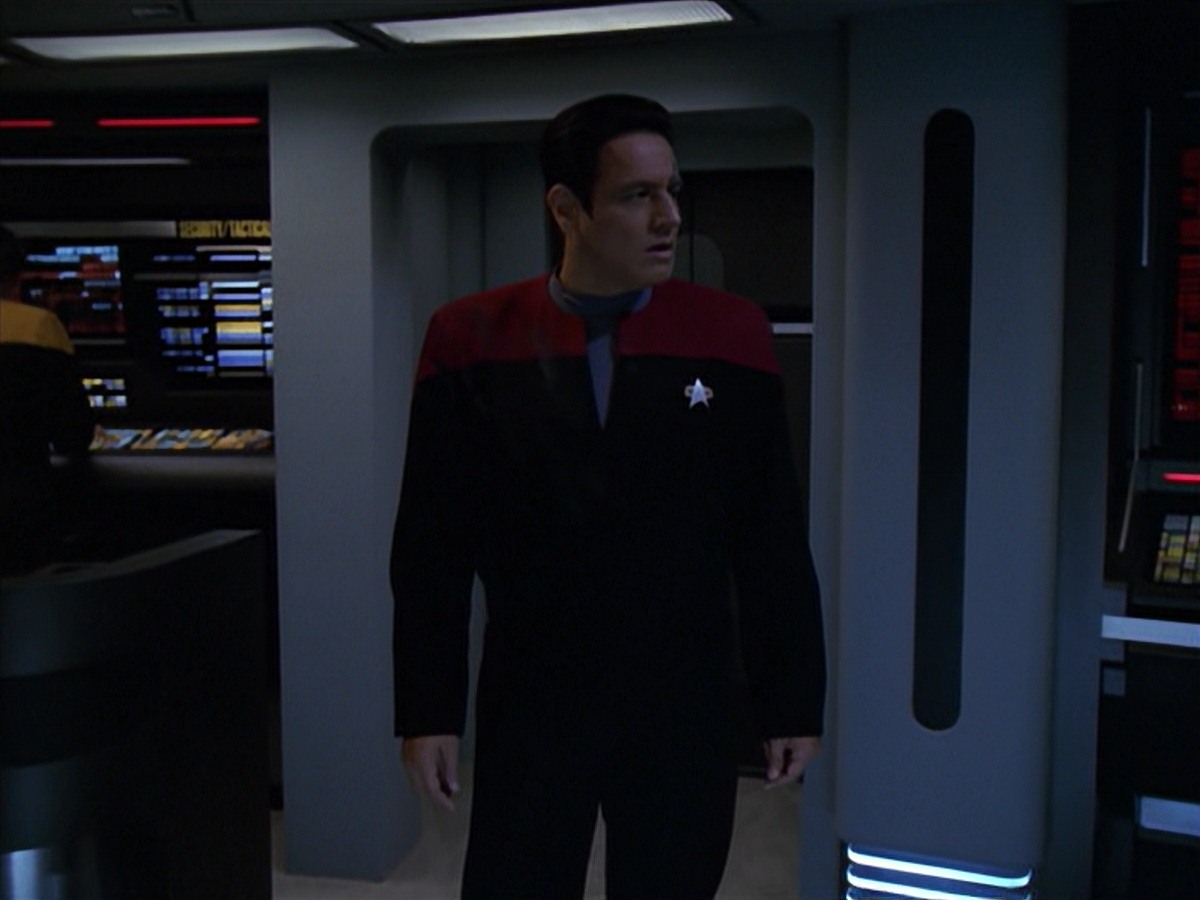 extant_StarTrek_VOY_7x11-Shattered_0581.jpg