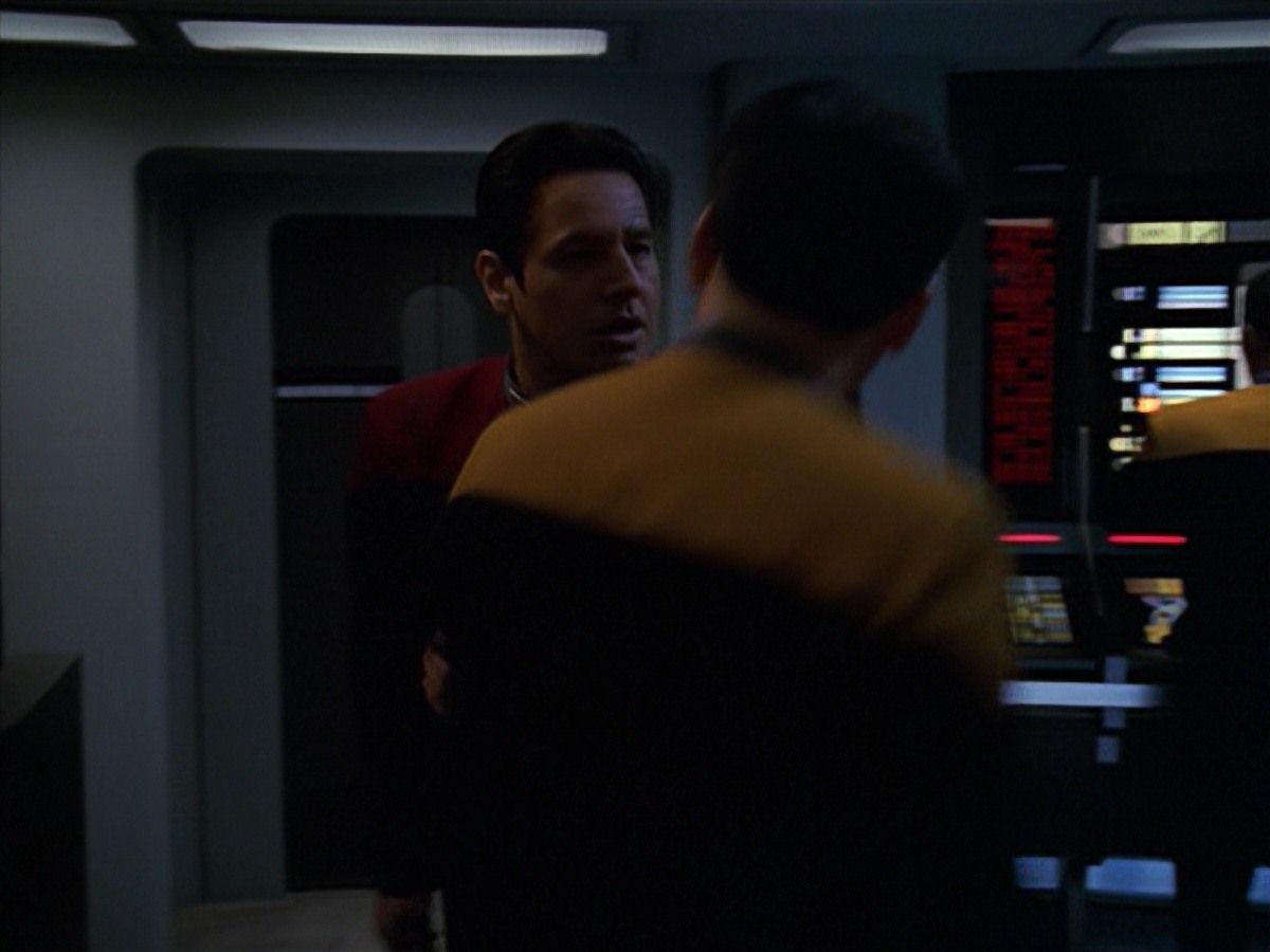 extant_StarTrek_VOY_7x11-Shattered_0584.jpg