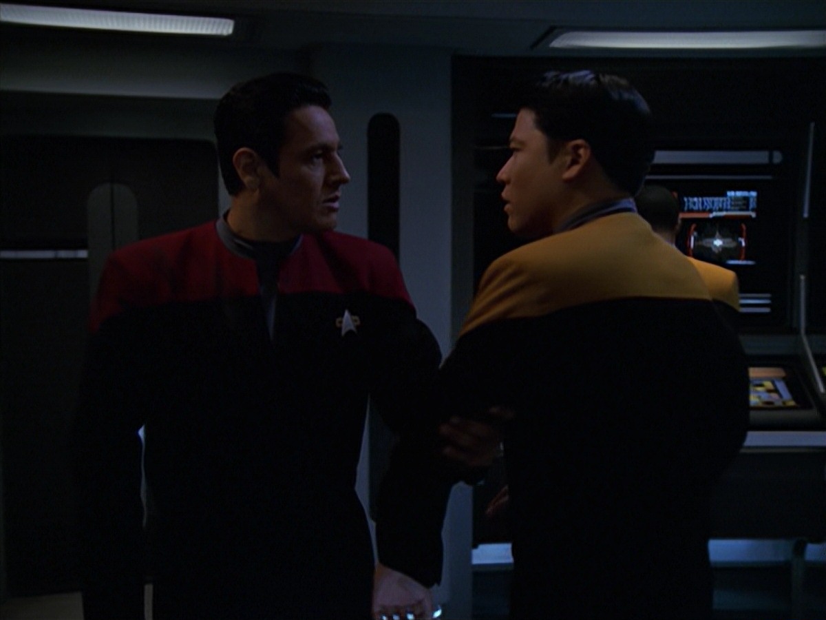 extant_StarTrek_VOY_7x11-Shattered_0585.jpg