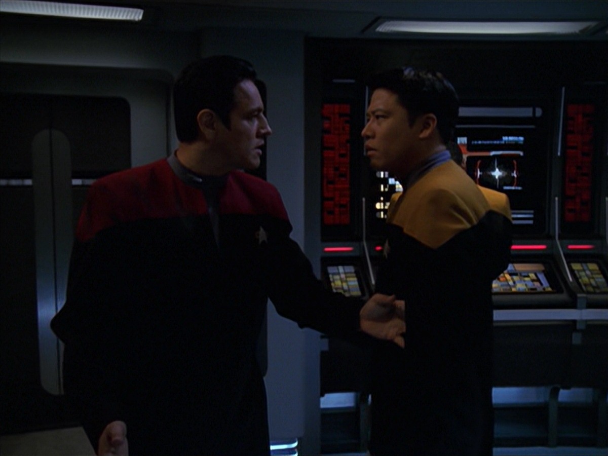 extant_StarTrek_VOY_7x11-Shattered_0586.jpg