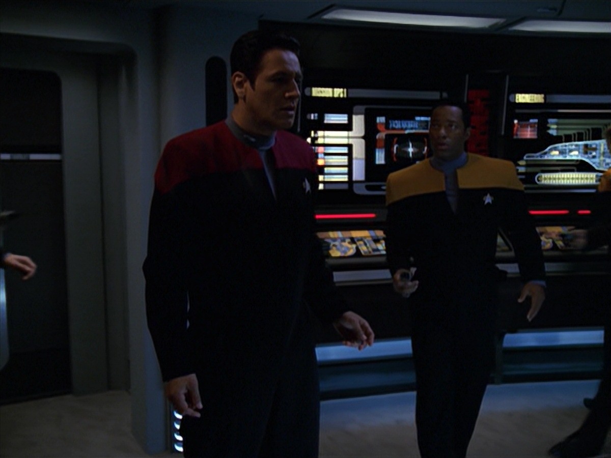 extant_StarTrek_VOY_7x11-Shattered_0595.jpg