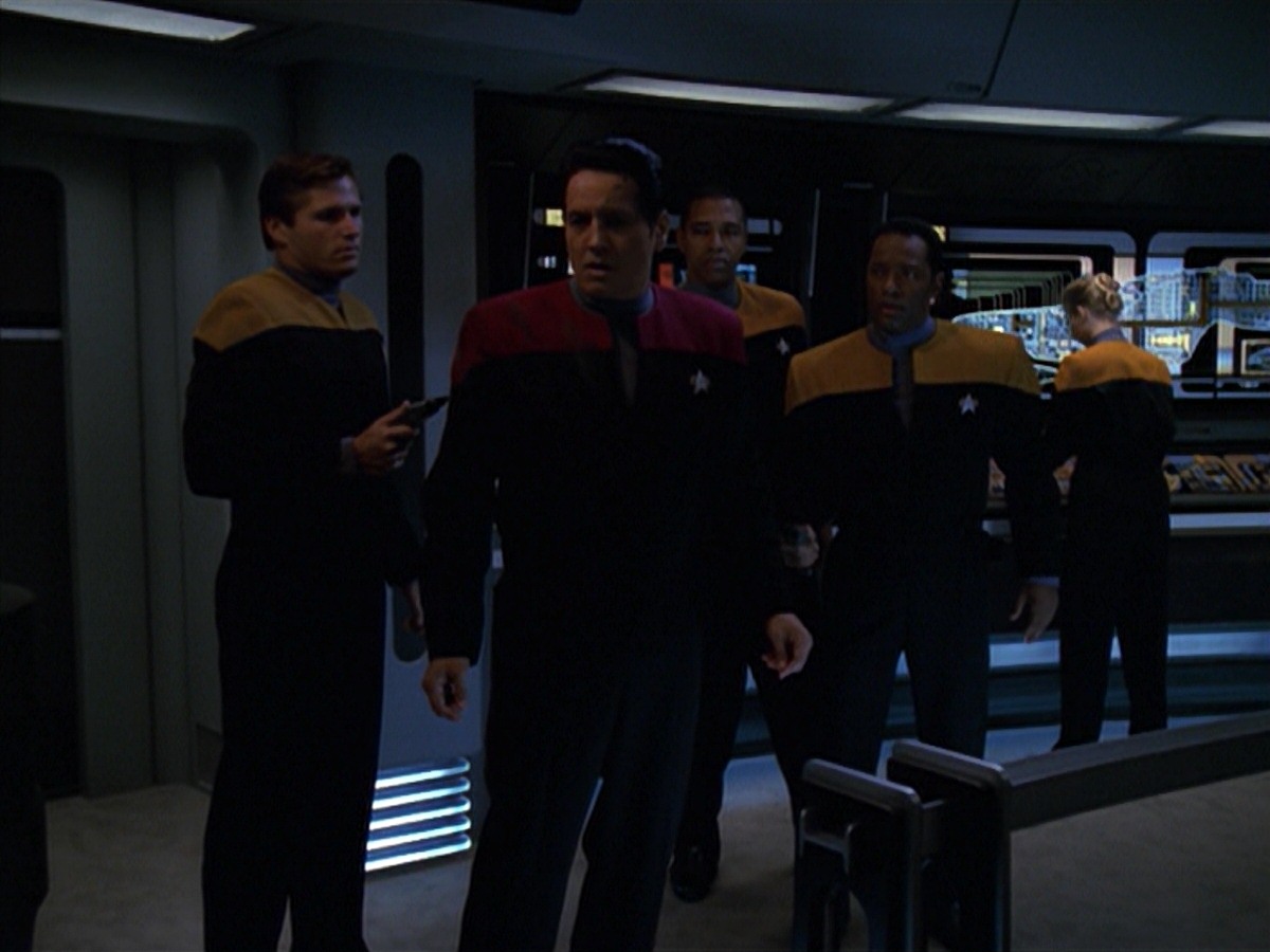 extant_StarTrek_VOY_7x11-Shattered_0600.jpg