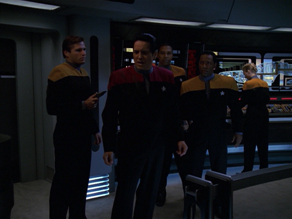 extant_StarTrek_VOY_7x11-Shattered_0601.jpg