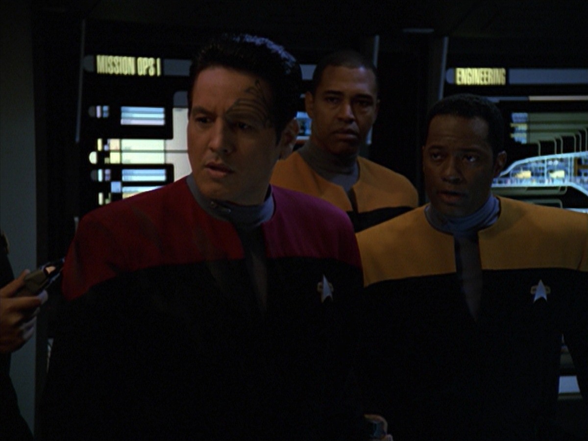 extant_StarTrek_VOY_7x11-Shattered_0607.jpg