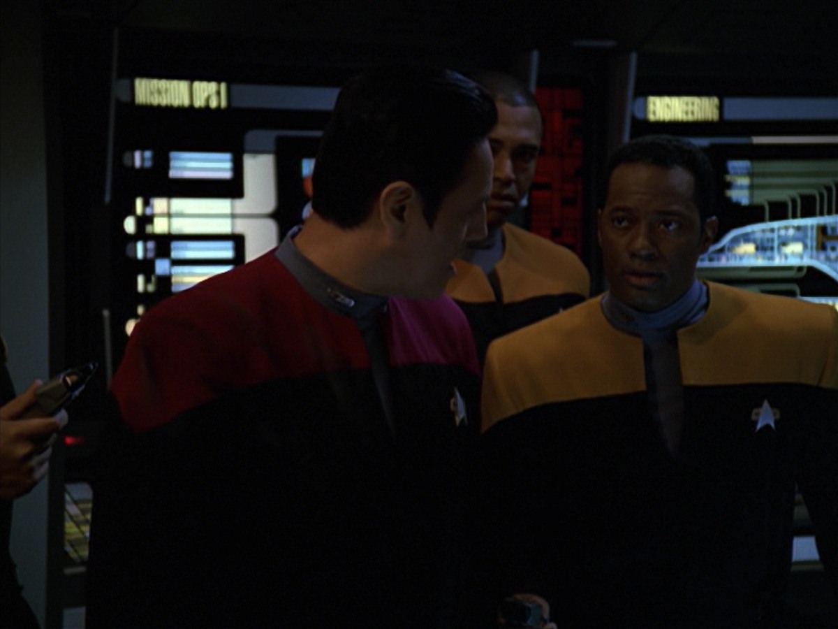 extant_StarTrek_VOY_7x11-Shattered_0611.jpg