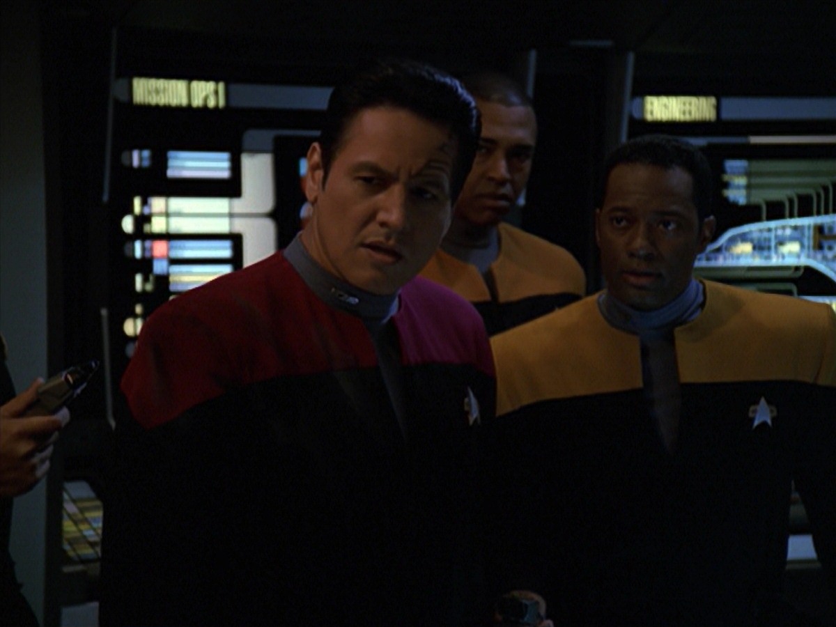 extant_StarTrek_VOY_7x11-Shattered_0612.jpg