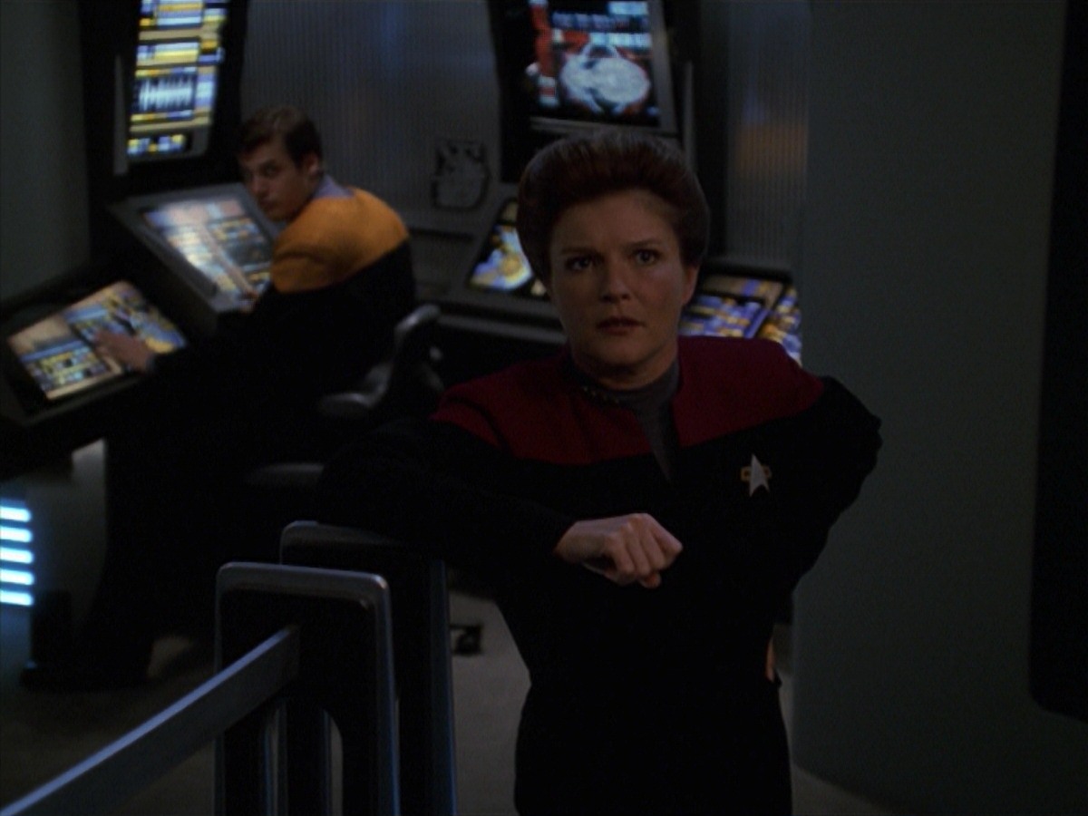 extant_StarTrek_VOY_7x11-Shattered_0614.jpg