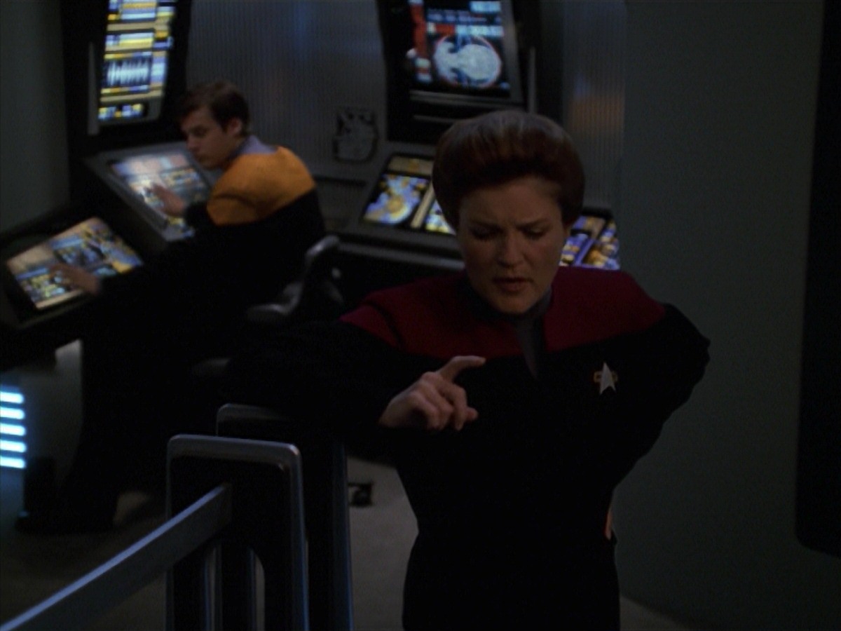 extant_StarTrek_VOY_7x11-Shattered_0617.jpg
