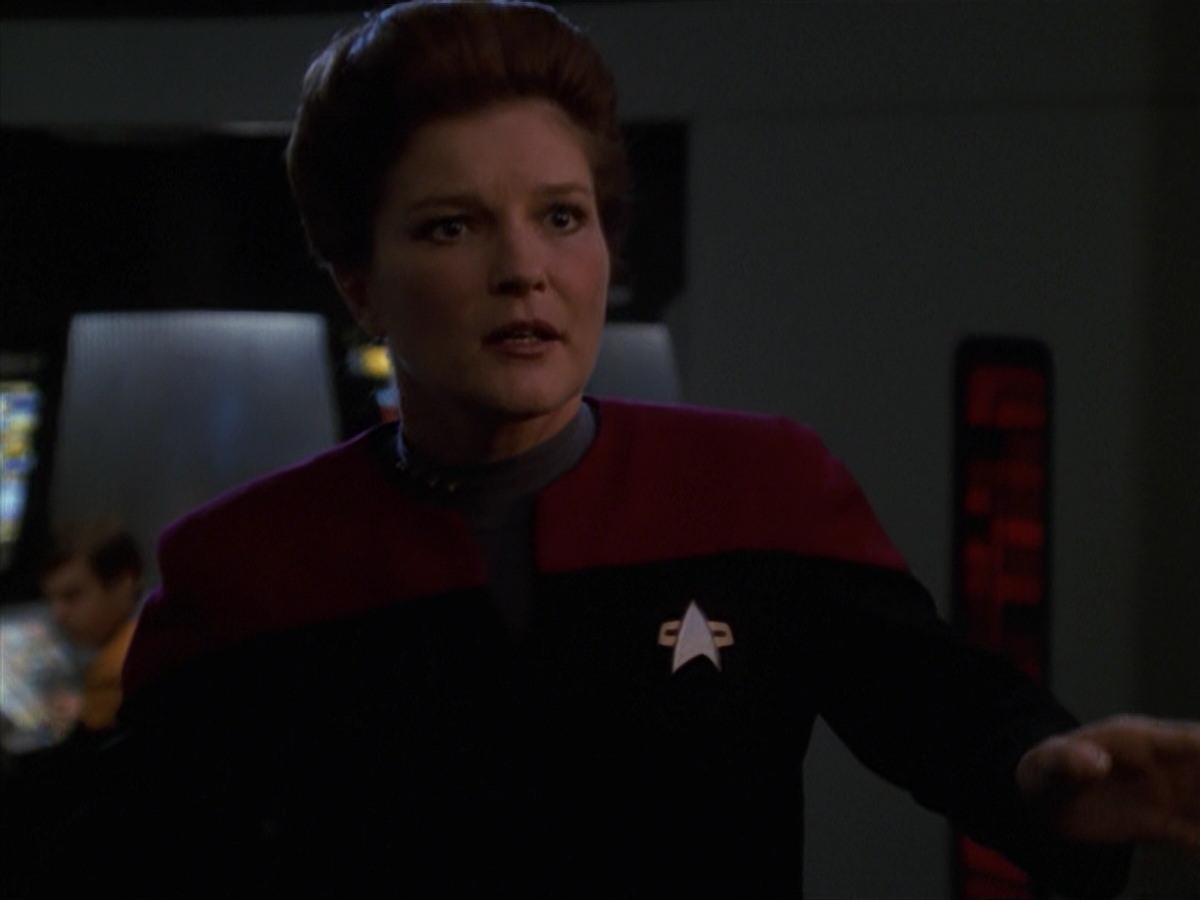 extant_StarTrek_VOY_7x11-Shattered_0624.jpg