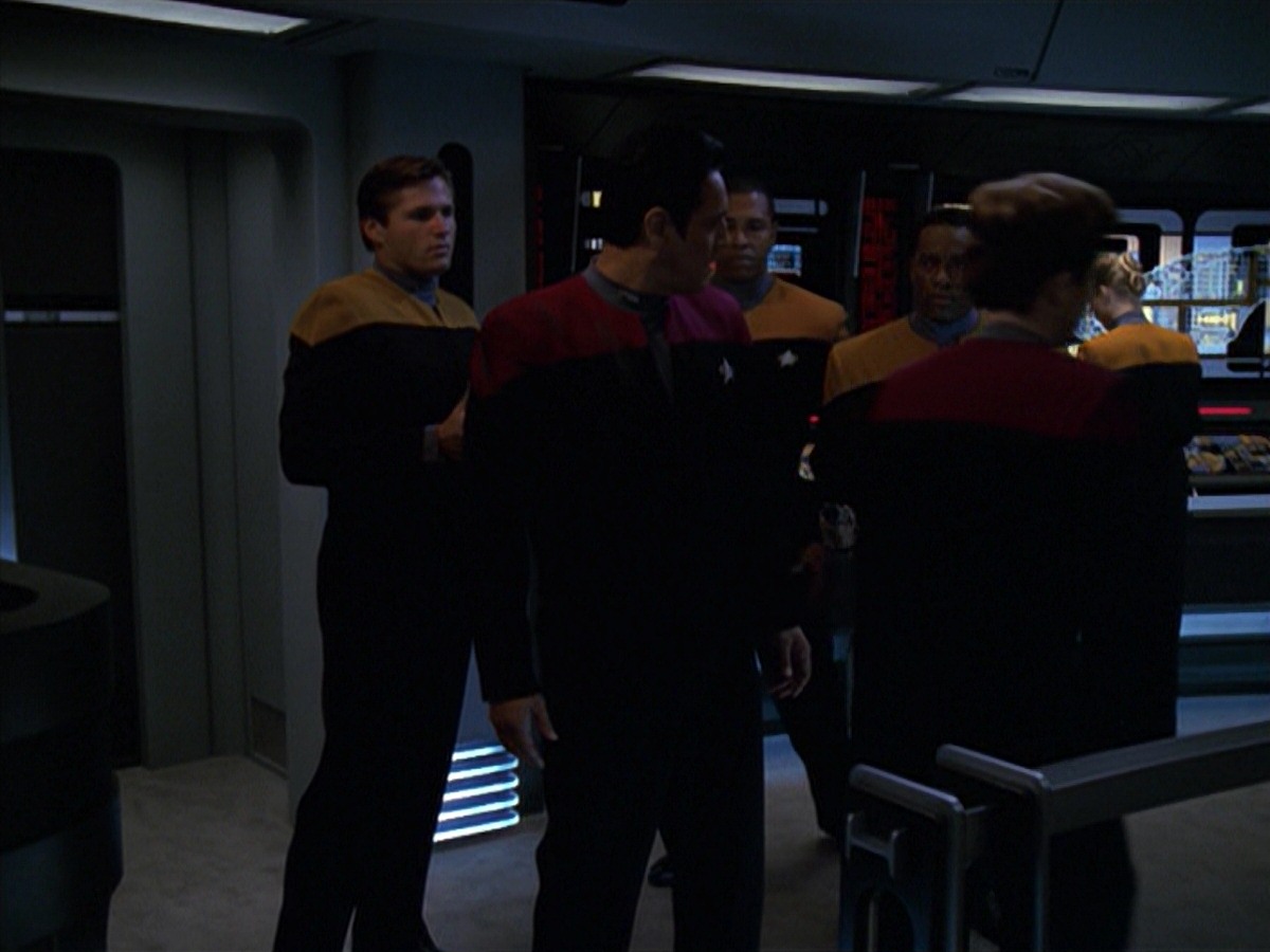 extant_StarTrek_VOY_7x11-Shattered_0668.jpg