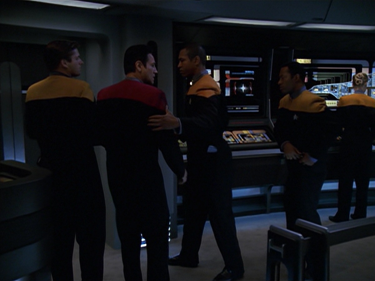 extant_StarTrek_VOY_7x11-Shattered_0671.jpg