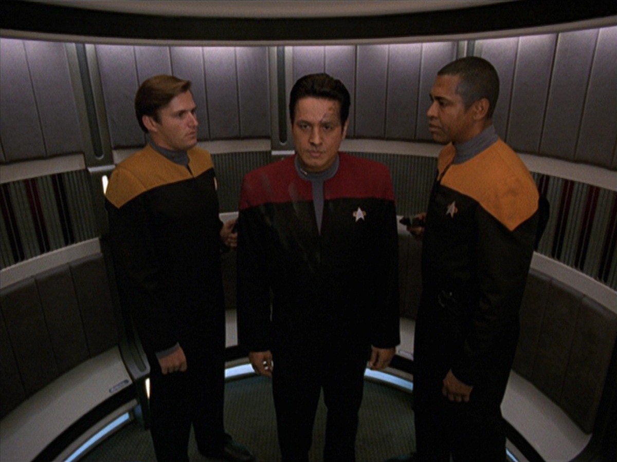 extant_StarTrek_VOY_7x11-Shattered_0678.jpg