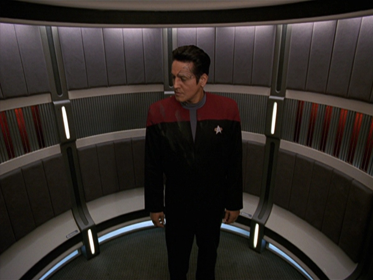 extant_StarTrek_VOY_7x11-Shattered_0683.jpg