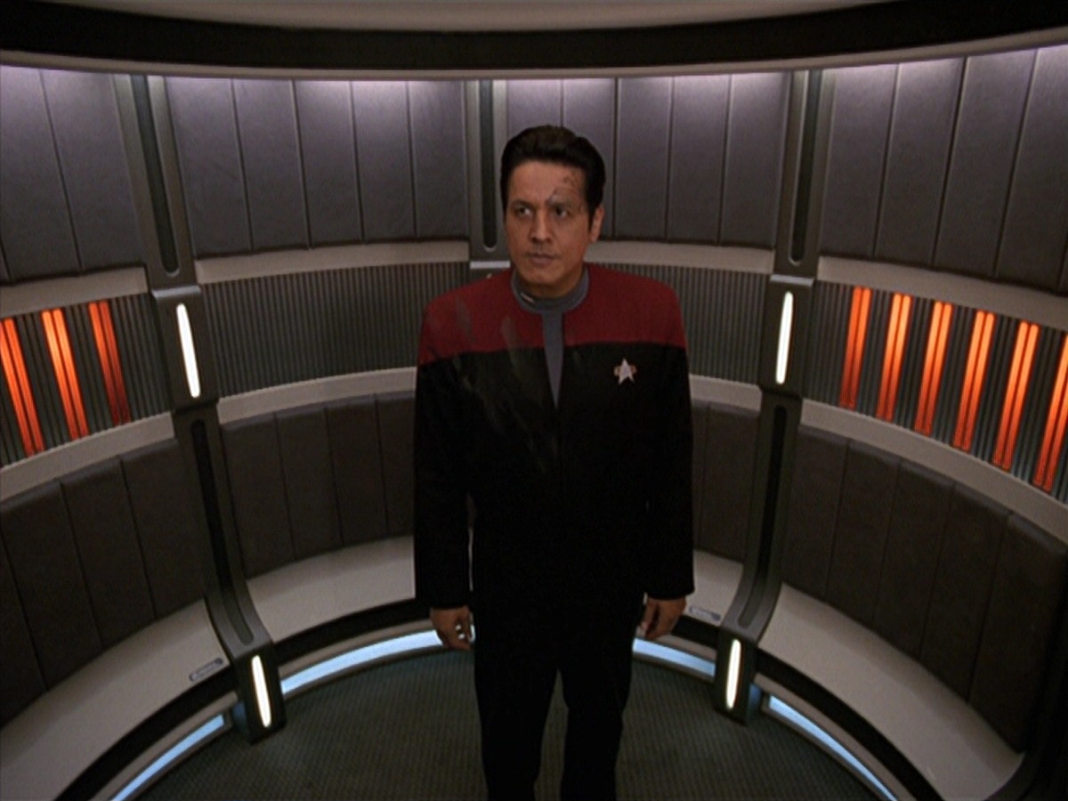 extant_StarTrek_VOY_7x11-Shattered_0690.jpg