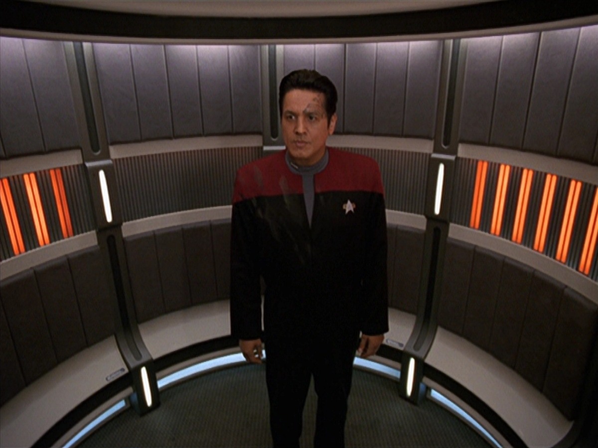 extant_StarTrek_VOY_7x11-Shattered_0691.jpg