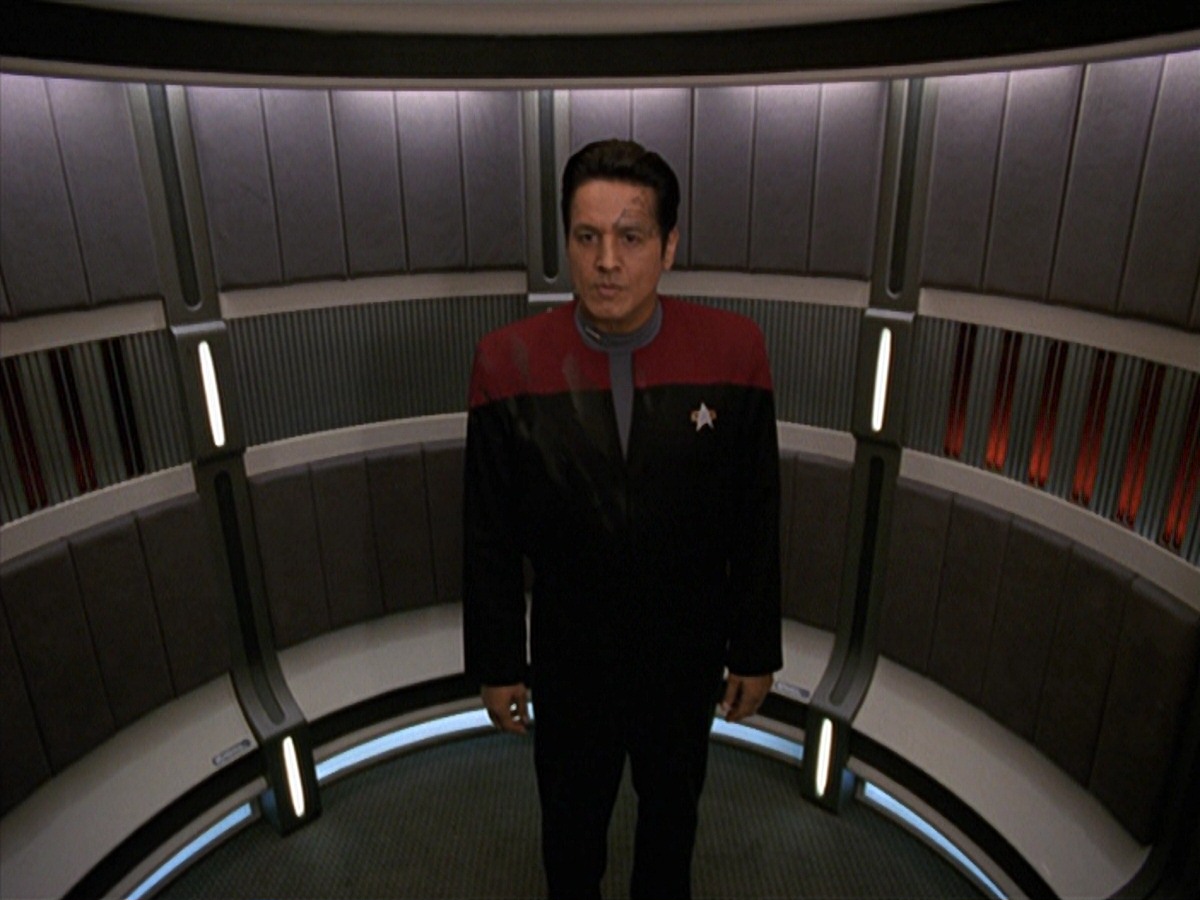 extant_StarTrek_VOY_7x11-Shattered_0692.jpg