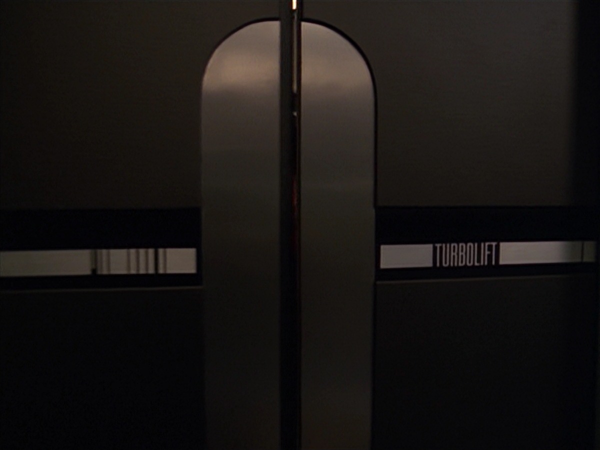 extant_StarTrek_VOY_7x11-Shattered_0695.jpg