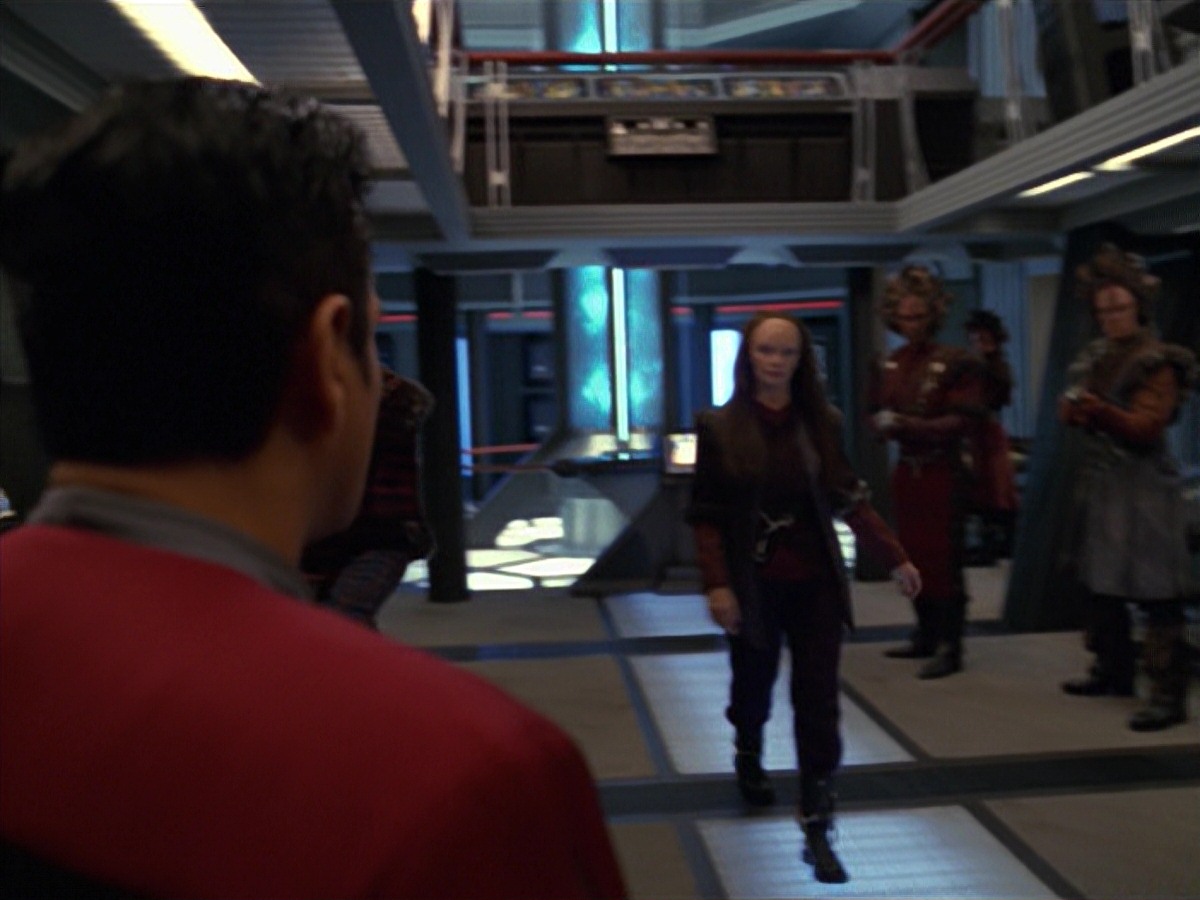 extant_StarTrek_VOY_7x11-Shattered_0699.jpg